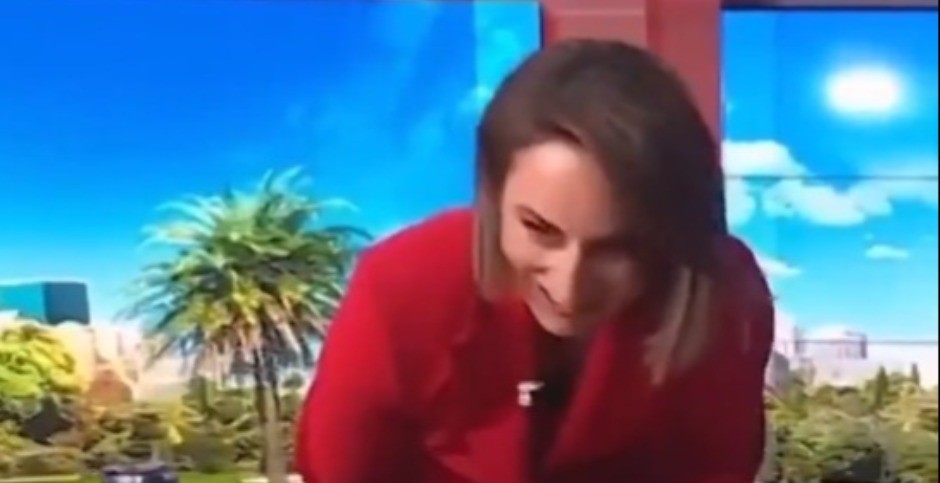 USRED EMISIJE PODIGLA NOGE NA STO I URADILA OVO! Voditeljka šokirala gledaoce, u studiju nastao haos (VIDEO) 