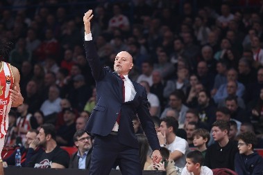 ZVEZDA U POLUFINALU KUPA RADIVOJA KORAĆA Obradović besneo, crveno-beli slomili Borac u poslednjoj četvrtini