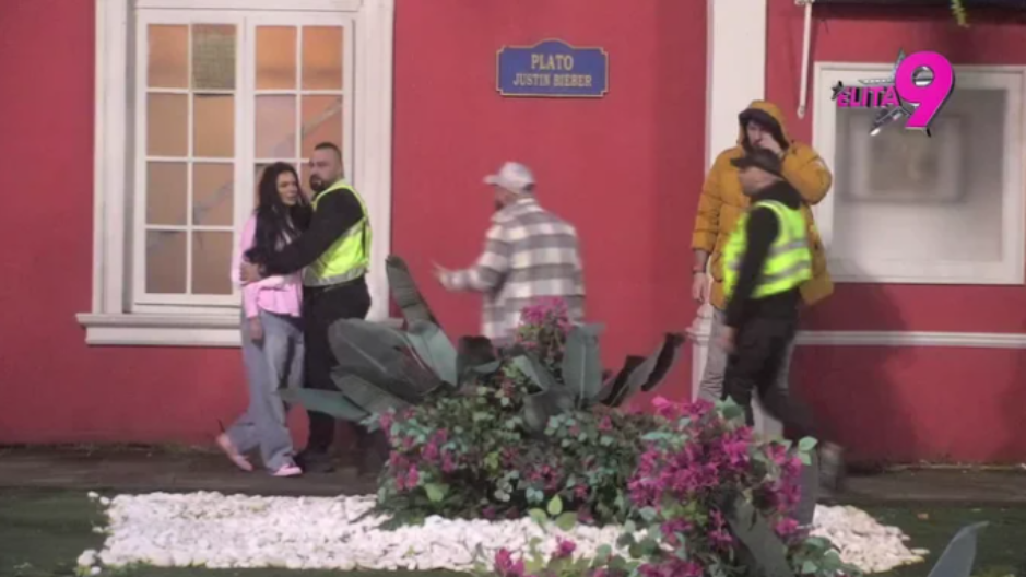 RAZLUPALA POLA IMANJA Anita doživela pomračenje, pa nasrnula na Luku (VIDEO)