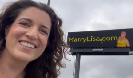 TOTALNI ŠOK! Devojka traži muža preko bilborda – potrošila je NEVEROVATNU sumu da pronađe ljubav!