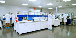 FANTASTIČNE VESTI ZA SRBIJU! Uticajni Financial Times ekskluzivno objavio da američki Catepilar ulaže u srpsku kompaniju ElevenEs i da kreće izgradnja mega fabrike litijumskih baterija!