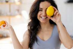 ZABORAVITE NA ŠTETNU I SKUPU HEMIJU Limun efikasno čisti ŠEST stvari u kući 
