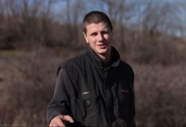 MILOŠ IMA 21 GODINU I ŽIVI U ŠATORU NA FRUŠKOJ GORI Pastir koji danas čuva 300 ovaca, a prvu je kupio sa samo 12 godina