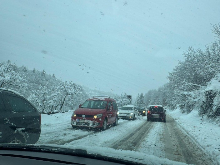 ŠOK PROGNOZA ZA PETAK! SNEG, OLUJNI VETAR... Ovi delovi Srbije će prvi biti na udaru!