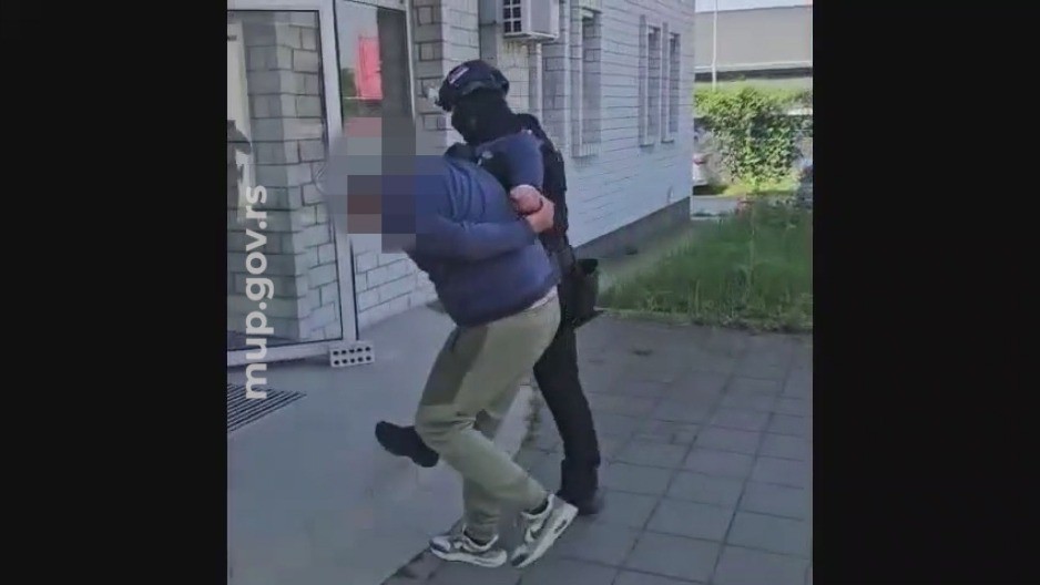 POKRAO IGUMANA TOKOM LITURGIJE Uhapšen lopov iz Inđije