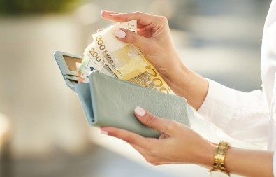 Izlaze iz finansijske krize: Ova 3 horoskopska znaka će vratiti sve dugove, mukama je kraj!