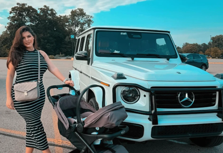 ĆERKI OD 8 MESECI KUPILA TORBU OD 1.500 EVRA Pevačica potezom šokirala javnost, pokazala muža milionera 