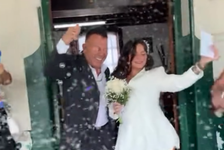 LJUBAV NA PRVI POGLED Devojka od 25 se udala za muškarca od 68 godina! (VIDEO)