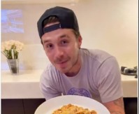 Bruklin Bekam razbesneo Italijane: Hvalio se kako pravi bolonjeze i omašio, evo šta je uradio