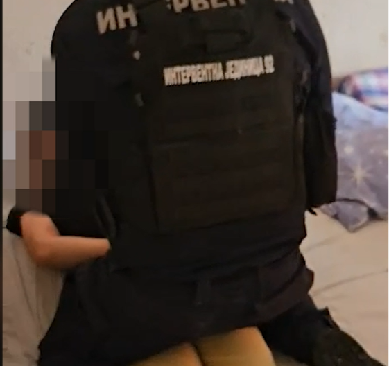 SNIMAK HAPŠENJA OSUMNJIČENIH ZA POKUŠAJ UBISTVA NA VRAČARU Uhapšeni mladići (19) i (20)