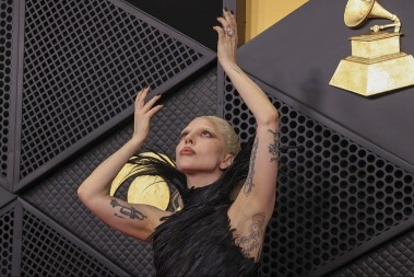 Urnebesna situacija na Gremiju, uplašio se kao dete: Lejdi Gaga prišla Bed Baniju, svima smešno kako se brecnuo 