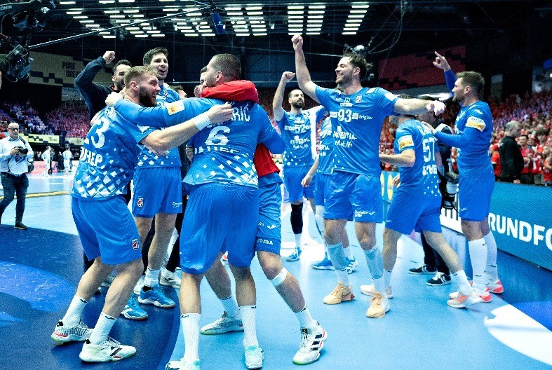 MNOGO JADNO Evo šta su Hrvati prvo uradili posle medalje