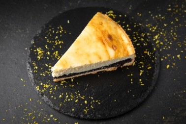 KOLAČ OD BELE ČOKOLADE I LIMUNA SA MAKOM Jedan zalogaj i svi će tražiti recept