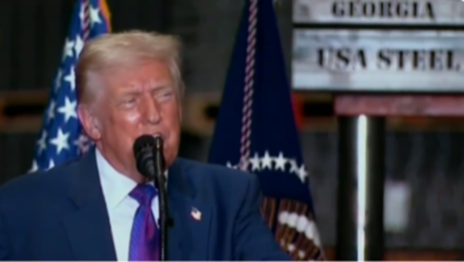 "BIO SA NEVEROVATNO HRABAR" Tramp sam sebi hteo da dodeli Medalju časti (VIDEO)