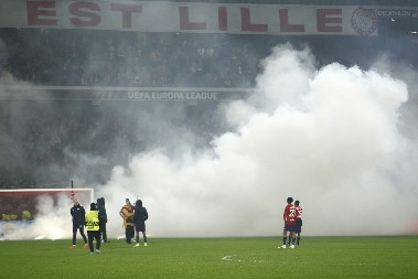 HAOS POSLE ZVEZDINE UTAKMICE Policija bacila suzavac na "delije" 