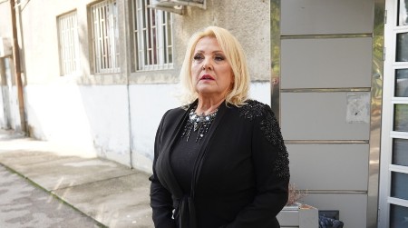 EVO U KAKVOM JE STANJU SNEŽANA ZATEKLA SINA U BOLNICI Pevačica doktorima rekla samo jedno!