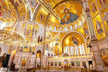 Gde ostaviti NOVAC KAD CELIVAMO IKONU? Veroučitelj objasnio da VEĆINA SRBA pravi veliku grešku