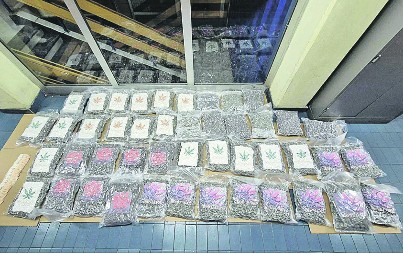 JOŠ JEDAN UDARAC NARKO-MAFIJI Kamiondžija iz Mađarske uneo marihuanu u Srbiju! 