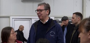 "KAKVI SU TO IMBECILI!" Vučić progovorio o fabrikovanoj fotografiji njega sa puškom