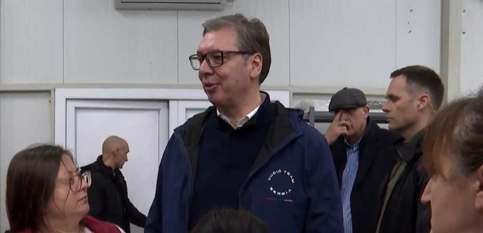 "KAKVI SU TO IMBECILI!" Vučić progovorio o fabrikovanoj fotografiji njega sa puškom