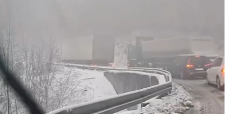 PALO VIŠE OD 25 CENTIMETRA SNEGA: Nestalo struje, Izdato upozorenje vozačima