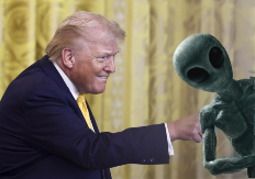 TRAMP NAREDIO PENTAGONU: Objavite sve o vanzemaljcima i NLO!