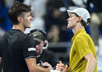 NOVO TENISKO ČUDO OD KOG STREPE SINER I ALKARAZ Srušio najvećeg svih vremena u finalu, posle jednog poziva Srbina život mu se promenio iz korena