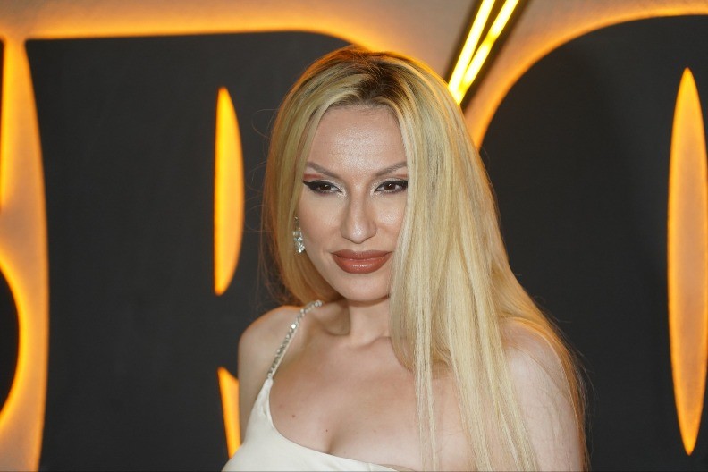 "ON JE BAKSUZ" Rada Manojlović šokirala priznanjem o ocu: "Prodaje šnale i toalet papir na pijaci"