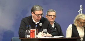 "DO BEOGRADA ZA MANJE OD DVA SATA" Vučić razgovarao sa građanima u prepunoj dvorani u Kladovu