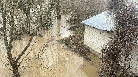 Reka Čemernica u opadanju, nadležni dežuraju 24 časa a ovo je kritična tačka