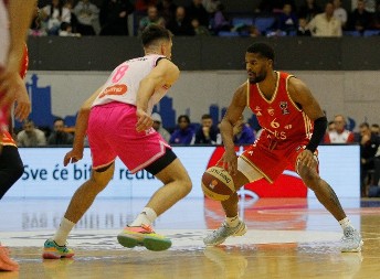 CRVENA ZVEZDA - MEGA Marković odlično otvorio meč, crveno-beli u zaostatku