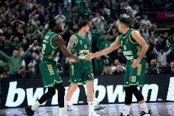 ATAMAN I EKIPA PODIGLI TROFEJ Panatinaikos savladao Olimpijakos u finalu Kupa Grčke 