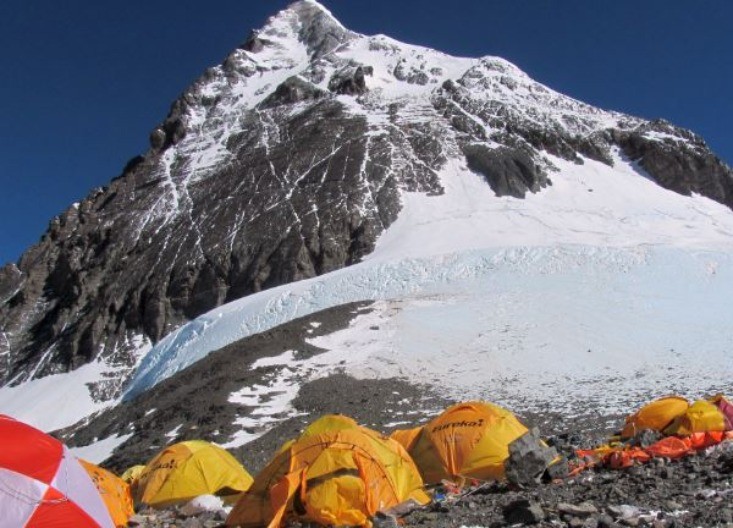 SRBIN PROŠAO ZONU SMRTI NA EVERESTU „Telo počinje da jede samo sebe, a neki zauvek ostanu u ledu“