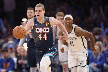 NIKOLA TOPIĆ PRIREDIO ŠOU MVP skakao sa klupe zbog Srbina (VIDEO)