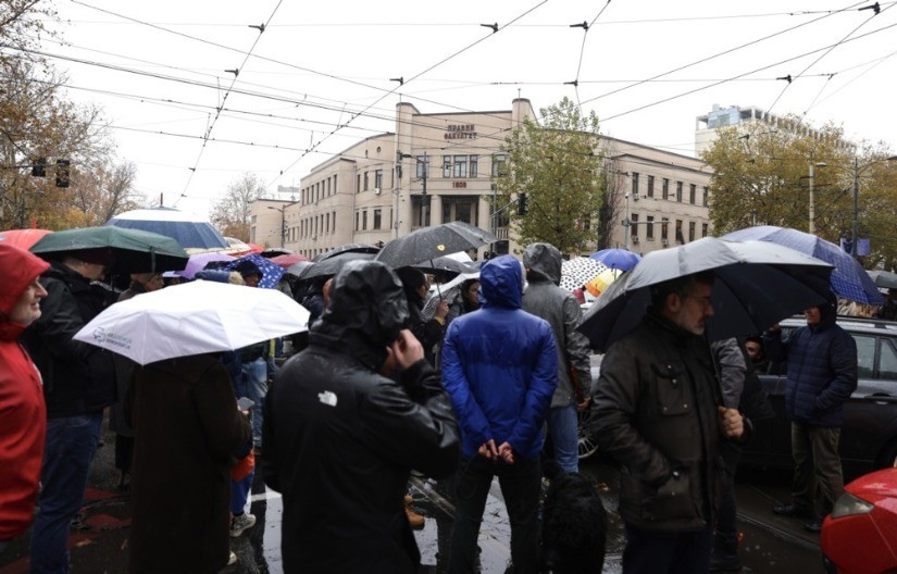 SKANDAL IZA ZATVORENIH VRATA Opšta svađa na planumu, blokaderi pucaju po šavovima!