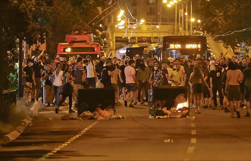 BLOKADERI NA KRV I NOŽ! Pljušte najstrašnije uvrede, pratioci ih POPLJUVALI zbog Kosmeta