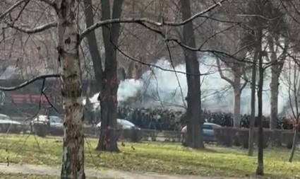 UZAVRELA ATMOSFERA Korteo "grobara" blokirao Autokomandu, prštaće sve na "Marakani"