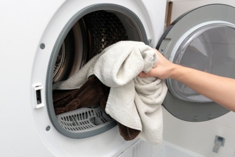 Svi smo dosad pogrešno prali veš: Zbog ovoga vam zaudara odeća, a evo kako da pravilno operete stvari i rešite se muka