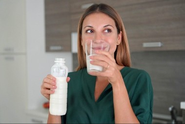 Ova vrsta mleka snižava holesterol: Dovoljno je popiti jednu čašu dnevno!