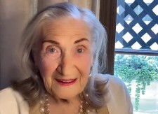 Baka Doris (94) uhvatila muža s ljubavnicom: Njena genijalna osveta oduševila žene!