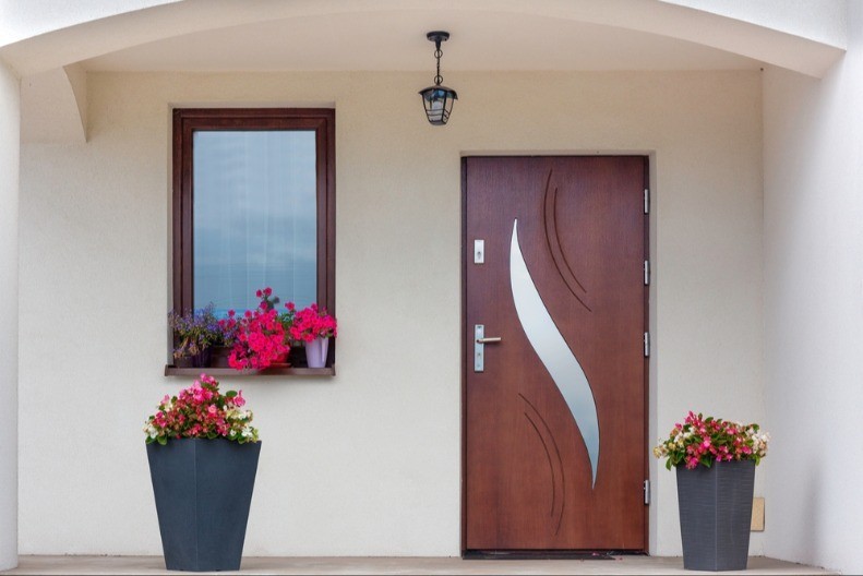 Zašto Englezi prskaju ulazna vrata ovim rastvorom krajem februara? Kada biste ovo uradili i vi, videli biste rezultate čim stigne prolaće