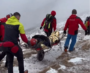 DRAMA NA SUVOJ PLANINI Povređen planinar tokom uspona na Trem, satima ga izvlačilo 14 spasilaca