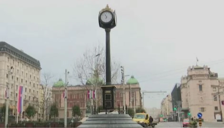 Beograd: Postavljen novi sat na kružnom toku na Trgu republike