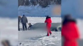 POJAVIO SE JEZIV SNIMAK TRAGEDIJE: Autobus za nekoliko sekundi upao u jezero, sedam ljudi stradalo (VIDEO)