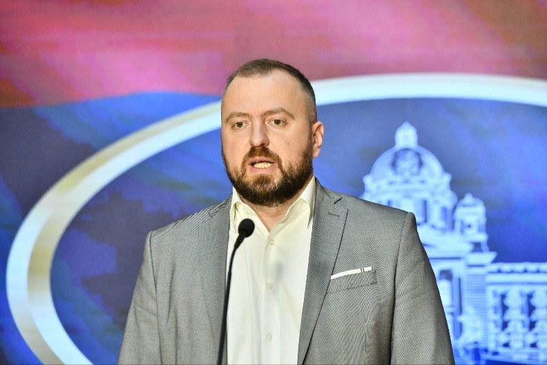 "UDAR NA CRKVU I VOJSKU OČEKIVAN U BOLESNOJ POLITICI BLOKADERA!" Aleksandar Mirković o nacističkom orgijanju plenumaša