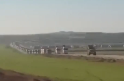 AMERI SE POVLAČE IZ NAJVEĆE BAZE U SIRIJI! Desetine kamiona odlazi, objavljen snimak (VIDEO)