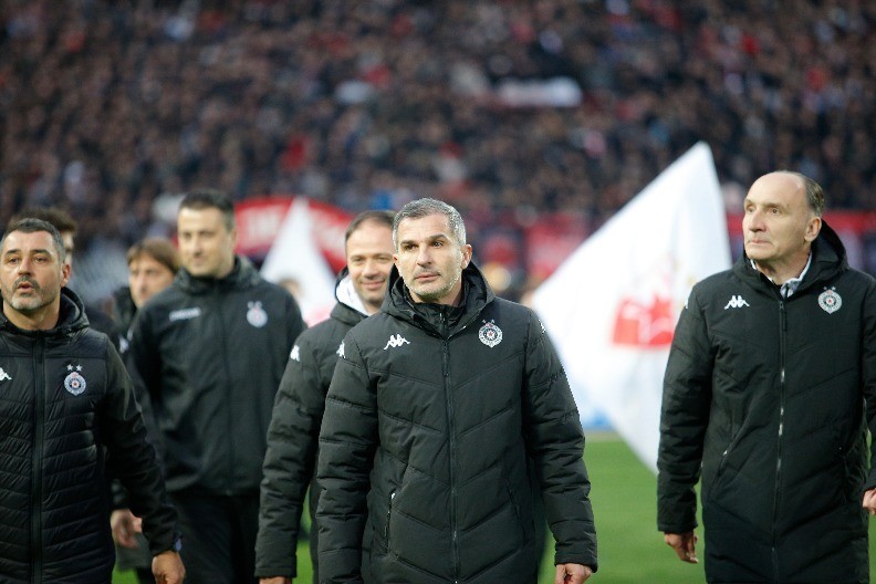 STOJAKOVIĆ JE BIVŠI Evo ko seda na užarenu klupu Partizana