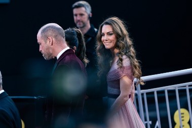 MAJKA ZA DESETKU Kejt Midlton se ovako vaspitava decu, jedna stvar joj pomaže kada ,,zagusti"