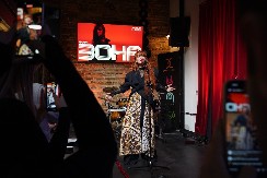 TAKMIČARKA PZE SE UNEREDILA NA SCENI Ovakav peh niko nije očekivao 