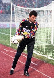 DEKI, KUME, UDRI ZA MENE! 